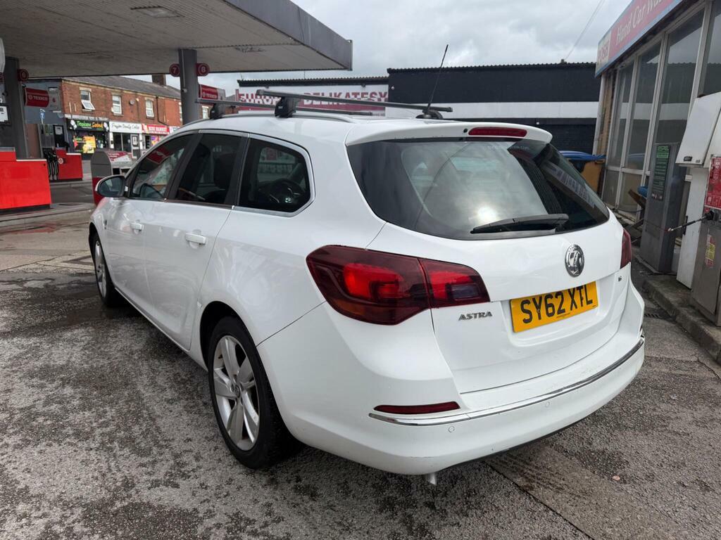 Vauxhall Astra 1.6 16V Sri Sports Tourer Euro 5 SY62XTL White #4