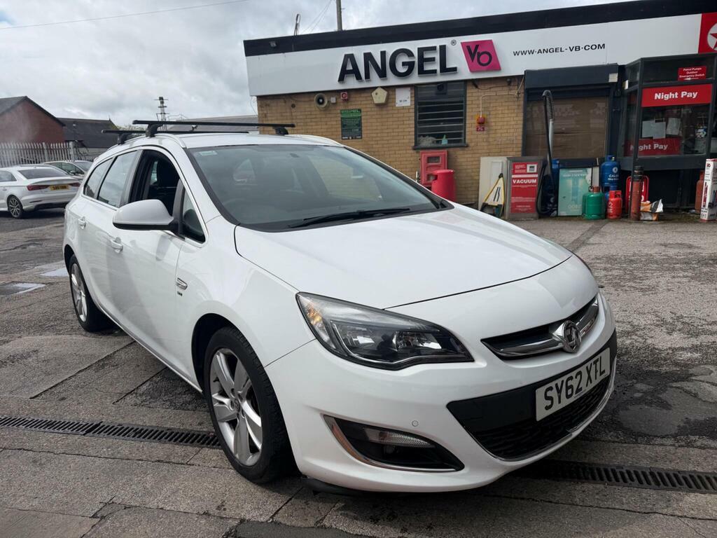 Vauxhall Astra 1.6 16V Sri Sports Tourer Euro 5 SY62XTL White #2