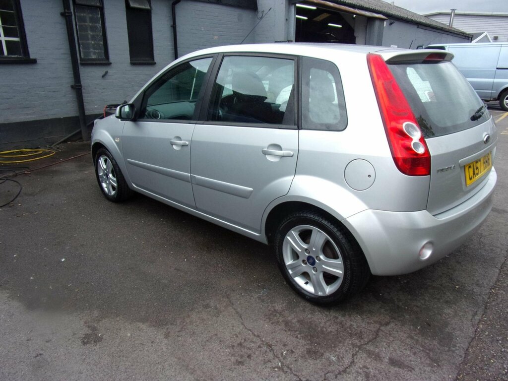 Ford Fiesta 1.4 Zetec Climate Silver #5