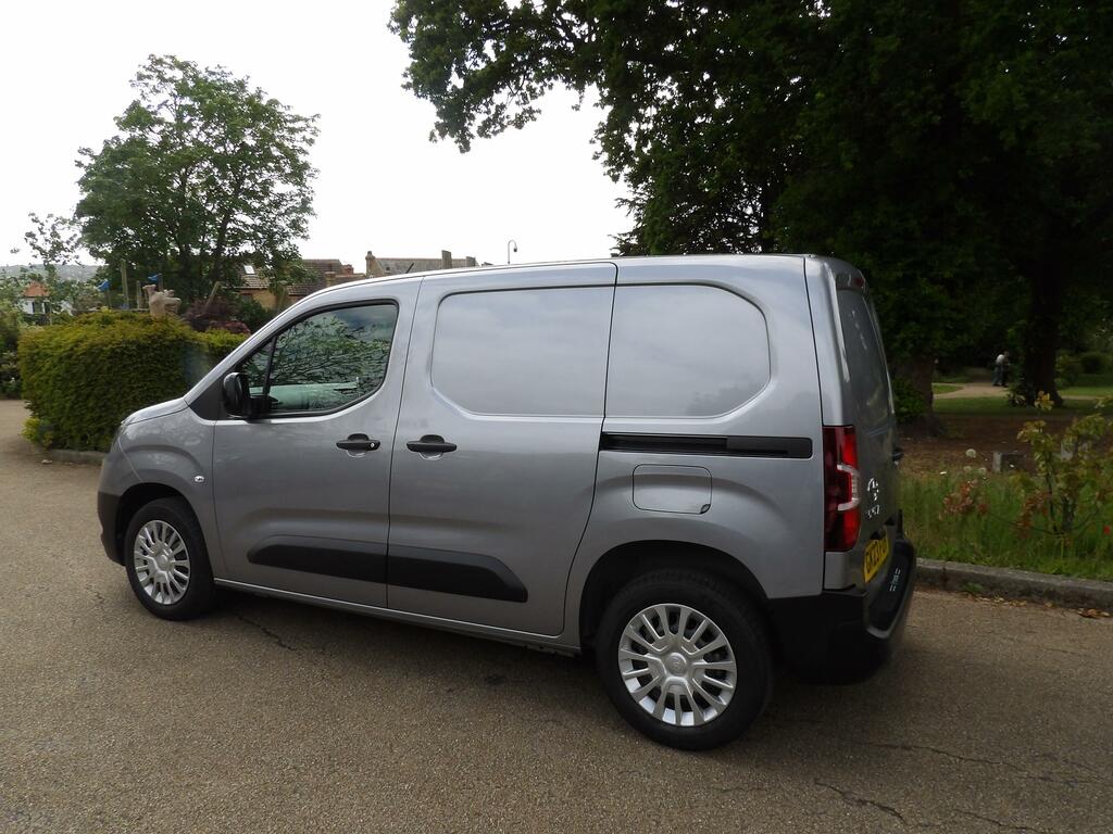 Toyota Proace City 1.5 Bluehdi Icon Short Panel Van Grey #4