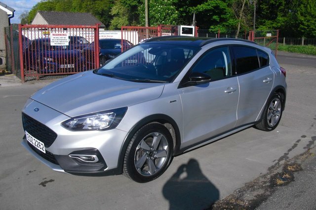 Ford Focus Hatchback ESZ2262 Silver #4