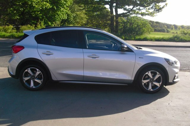 Ford Focus Hatchback ESZ2262 Silver #2