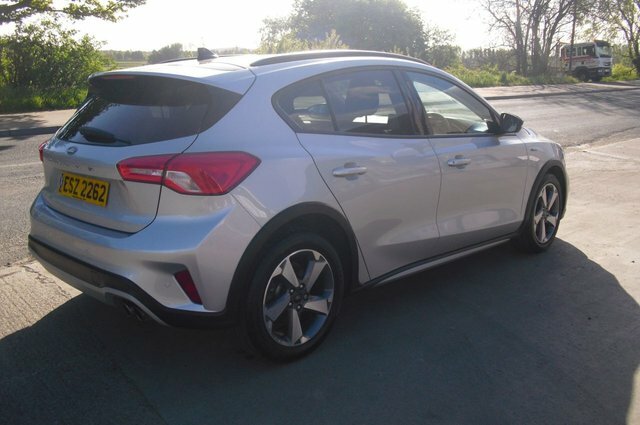 Ford Focus Hatchback ESZ2262 Silver #6
