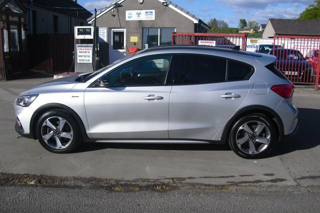 Ford Focus Hatchback ESZ2262 Silver #5