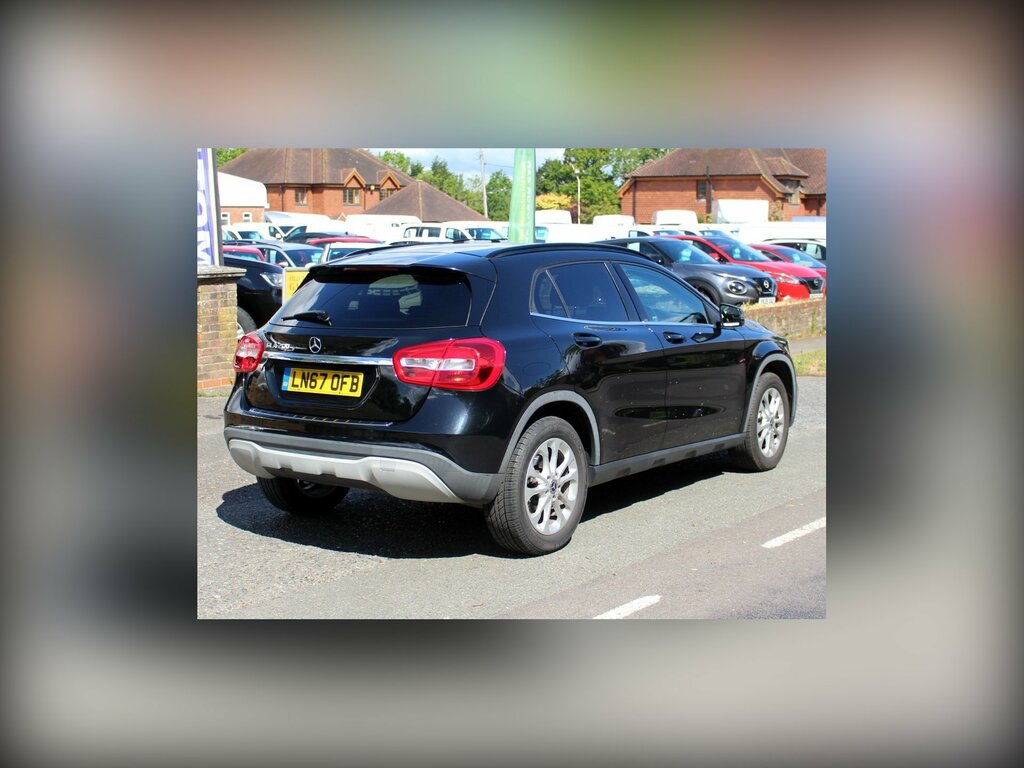 Mercedes-Benz GLA Class 1.6 Gla200 Se Suv Euro 6 Ss LN67OFB Black #3