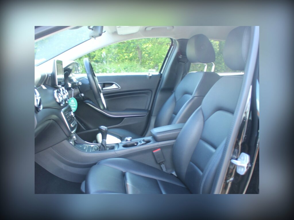Mercedes-Benz GLA Class 1.6 Gla200 Se Suv Euro 6 Ss LN67OFB Black #6
