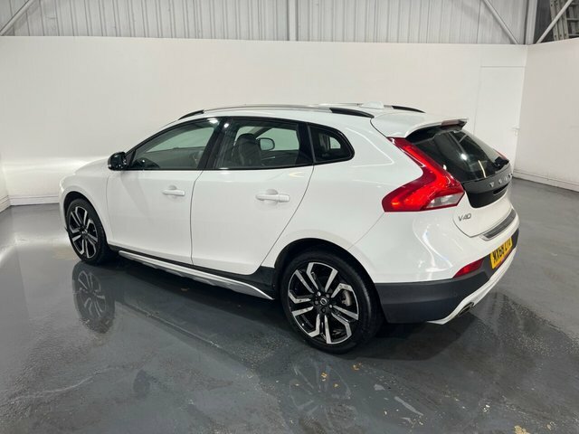 Volvo V40 Cross Country 1.5 T3 Gpf Pro Hatchback Euro 6 S MX68ZTO White #6