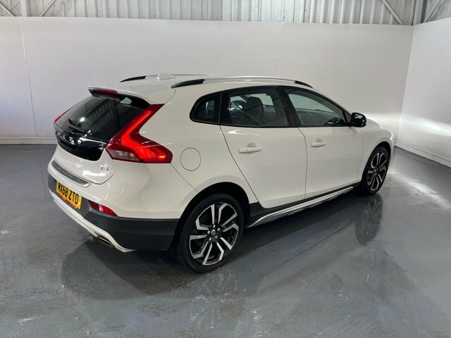 Volvo V40 Cross Country 1.5 T3 Gpf Pro Hatchback Euro 6 S MX68ZTO White #4