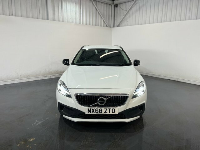 Volvo V40 Cross Country 1.5 T3 Gpf Pro Hatchback Euro 6 S MX68ZTO White #2
