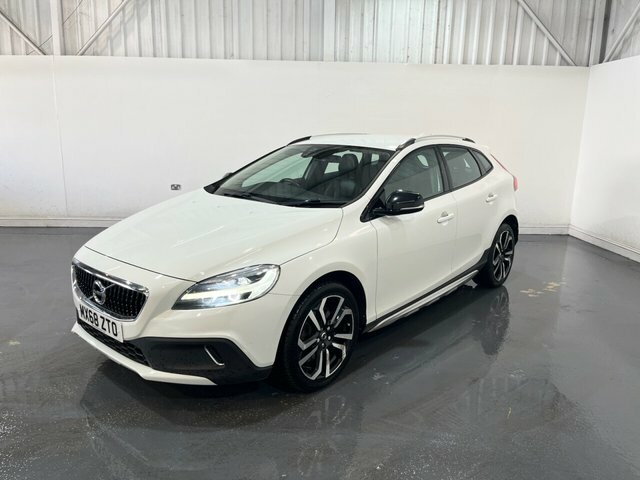 Volvo V40 Cross Country 1.5 T3 Gpf Pro Hatchback Euro 6 S MX68ZTO White #3