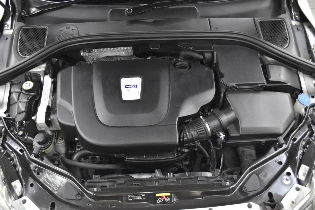 Volvo XC60 2.4 D5 Se Lux Geartronic Awd Euro 5 Silver #4