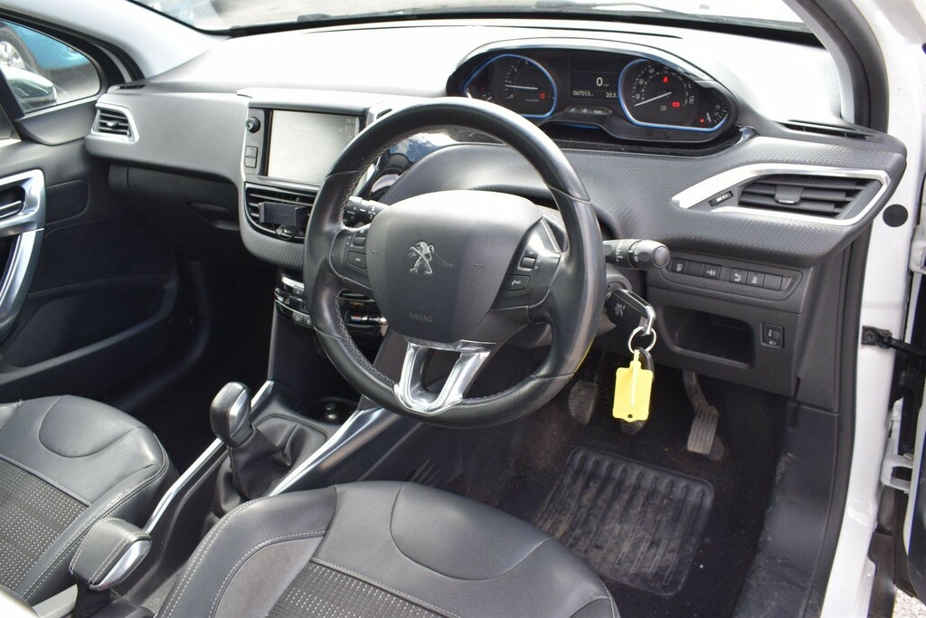 Peugeot 2008 1.2 Vti Puretech Allure Euro 5 YC64NJE White #3