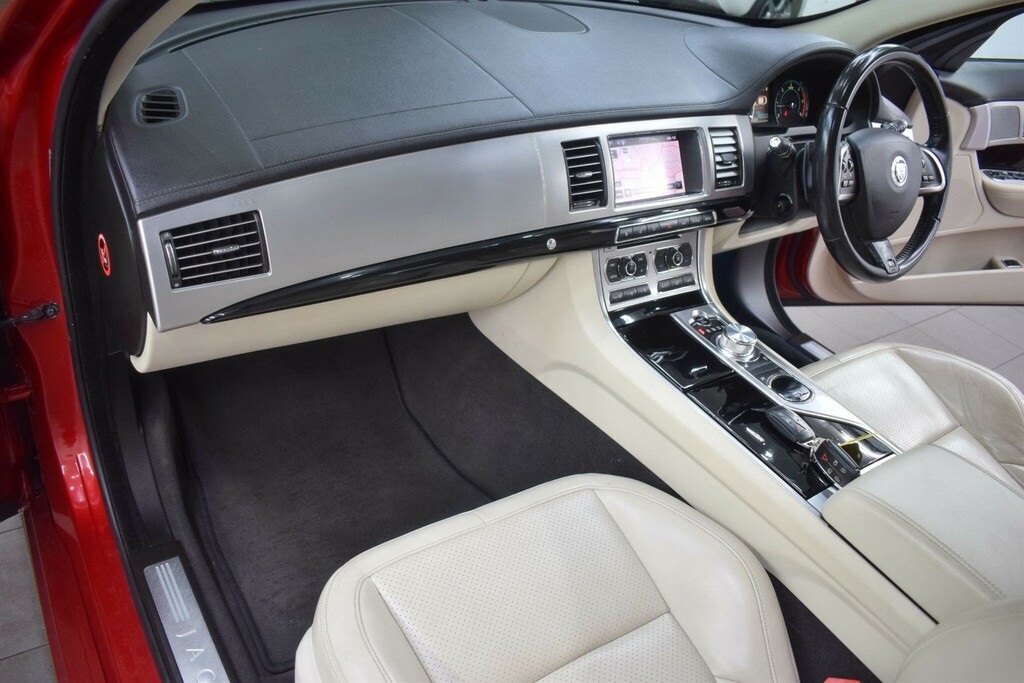 Jaguar XF 3.0D S V6 Premium Luxury Euro 5 WK62TFN Red #3