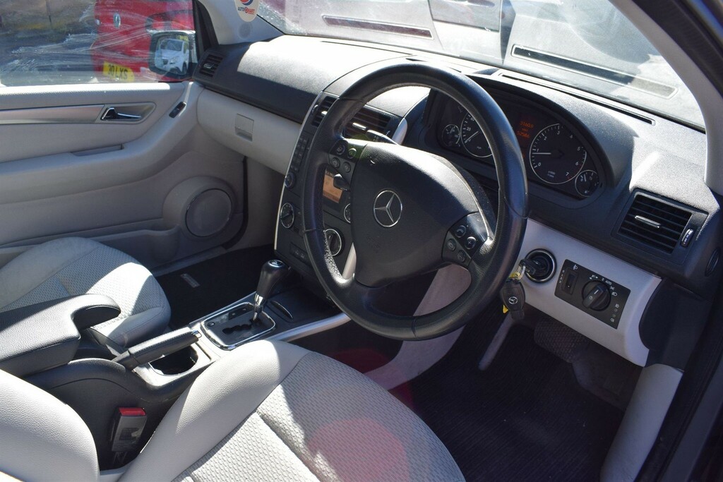 Mercedes-Benz A Class 1.5 Avantgarde Se Cvt Grey #3
