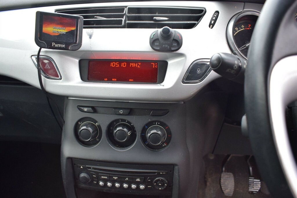 Citroen DS3 1.4 Vti 16V Dsign Euro 5 Red #4