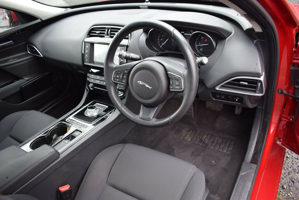 Jaguar XE 2.0D Se Euro 6 Ss Red #3
