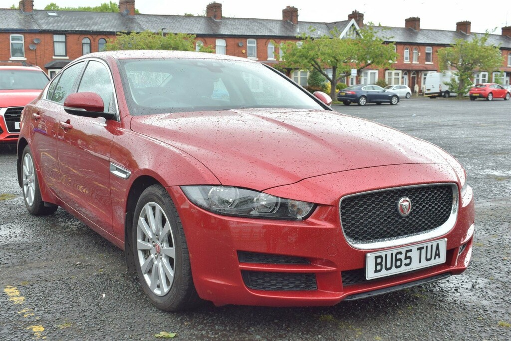 Jaguar XE 2.0D Se Euro 6 Ss Red