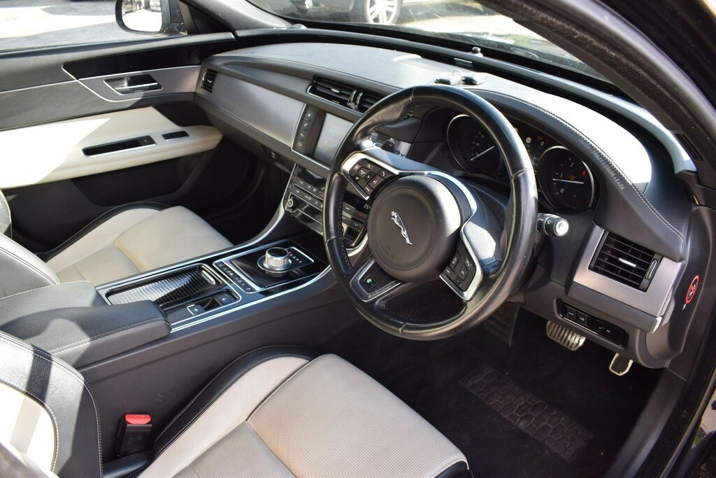 Jaguar XF 2.0D R-sport Euro 6 Ss KRZ4159 Black #3