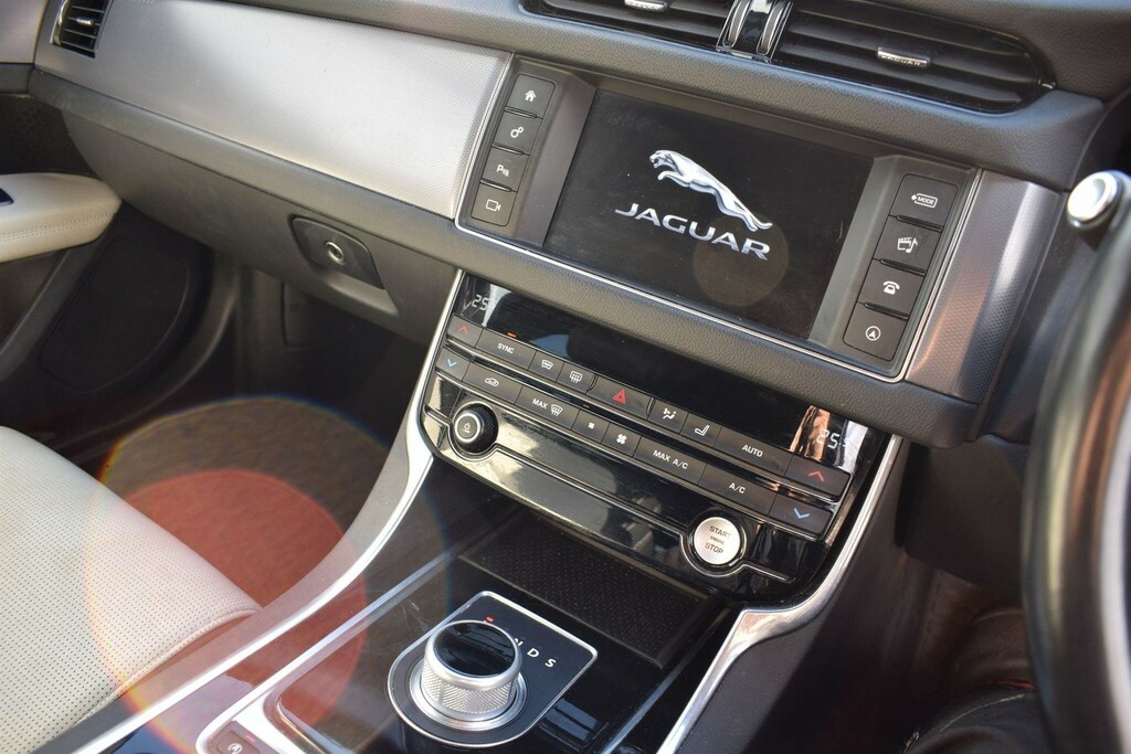 Jaguar XF 2.0D R-sport Euro 6 Ss KRZ4159 Black #4