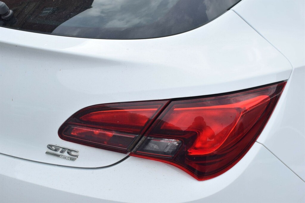 Vauxhall Astra GTC 1.4T Limited Edition Euro 5 Ss White #6