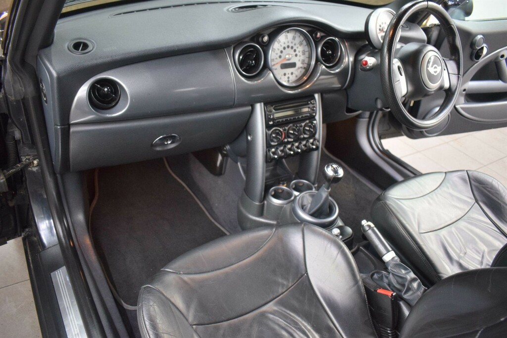 Mini Convertible 1.6 Cooper Euro 3 KH57YSN Black #3