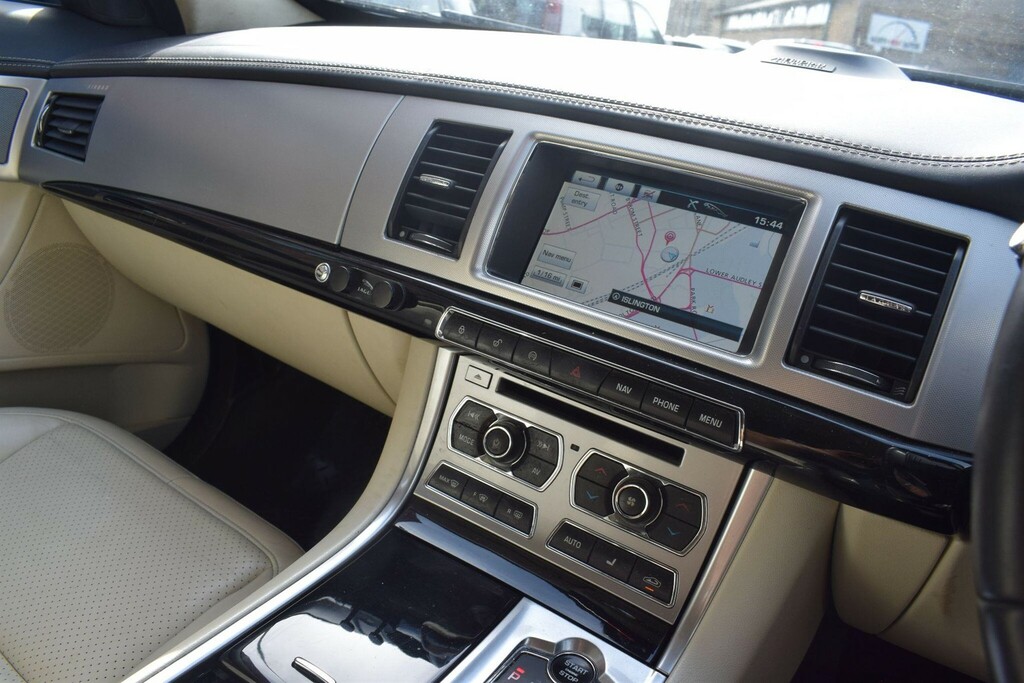 Jaguar XF 3.0D S V6 Portfolio Euro 5 Ss H8YUR Red #4