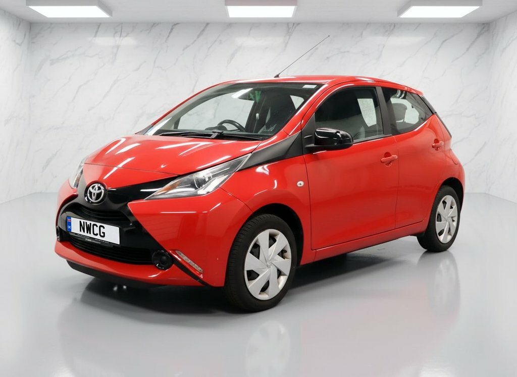 Toyota Aygo 1L X-play GJ67PXY Red #2