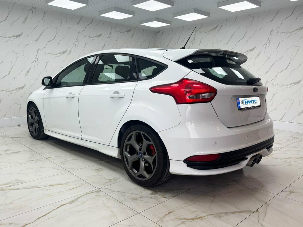 Ford Focus 2L St-3 SX64DZH White #6