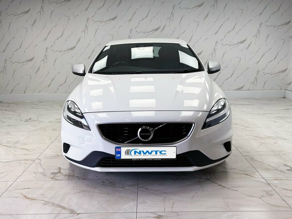 Volvo V40 2L R-design SB67ONK White #3