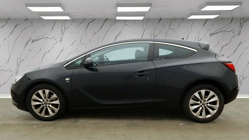 Vauxhall Astra GTC 2L Sri Black #6
