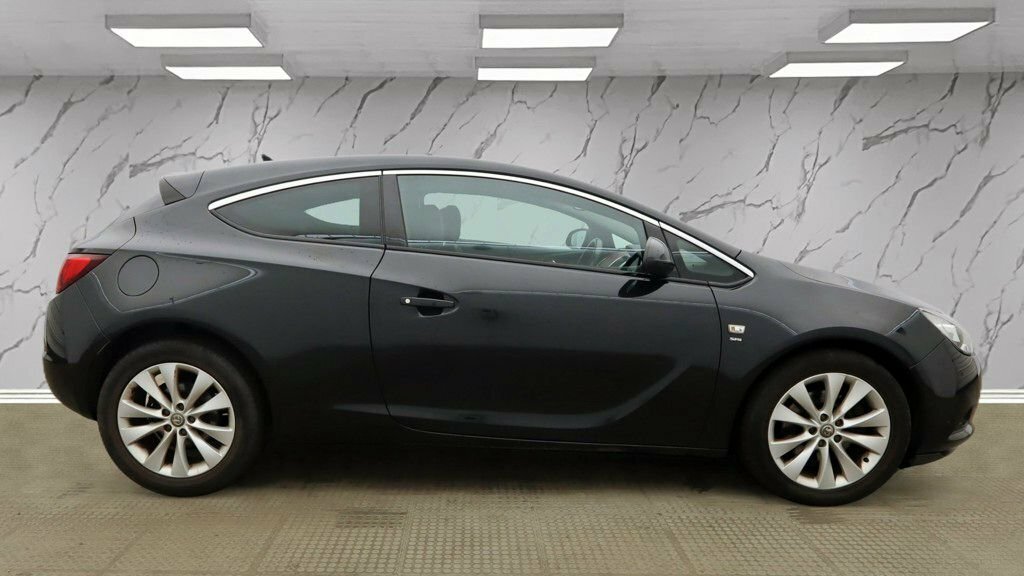 Vauxhall Astra GTC 2L Sri Black #5
