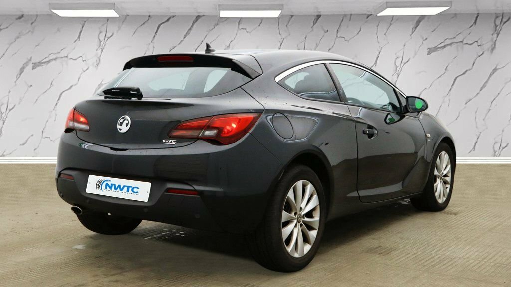 Vauxhall Astra GTC 2L Sri Black #4