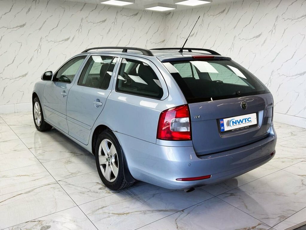 Skoda Octavia 1.6L Elegance Blue #6