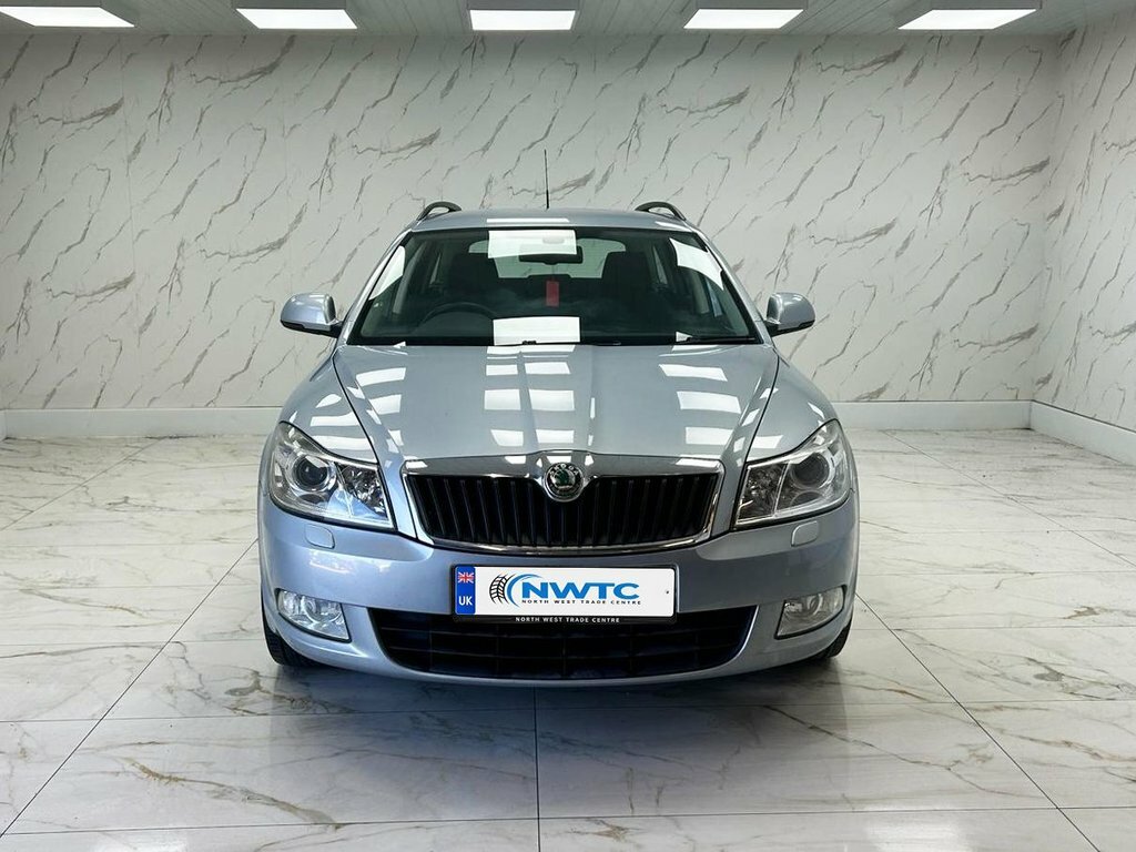 Skoda Octavia 1.6L Elegance Blue #3