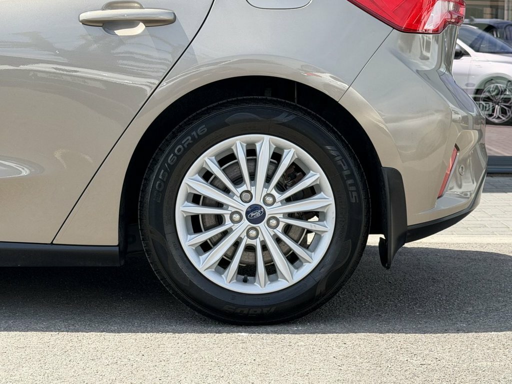 Ford Focus 1L Titanium Silver #4