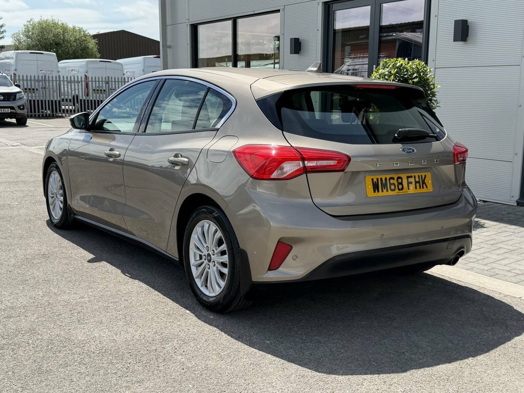 Ford Focus 1L Titanium Silver #5
