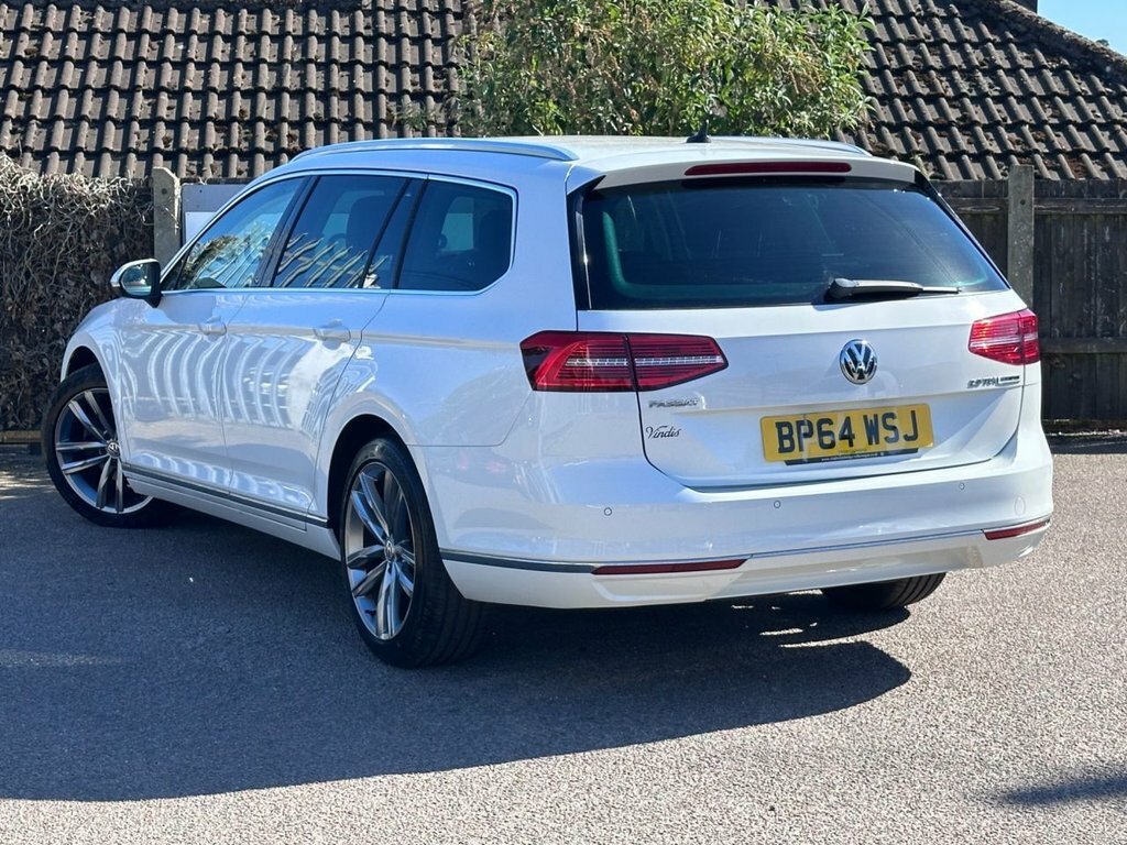 Volkswagen Passat 2L Gt BP64WSJ White #3