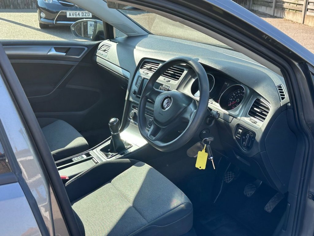 Volkswagen Golf 1.6L S GJ17MXO Grey #4