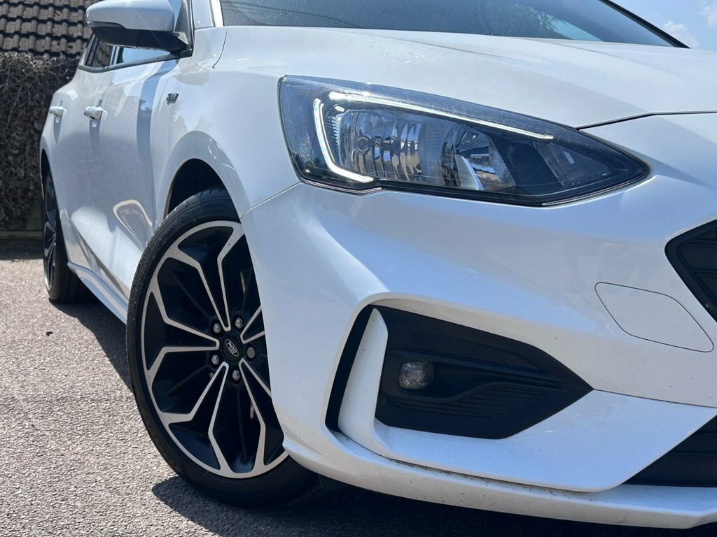 Ford Focus 1.5L St-line X CY19ULF White #5
