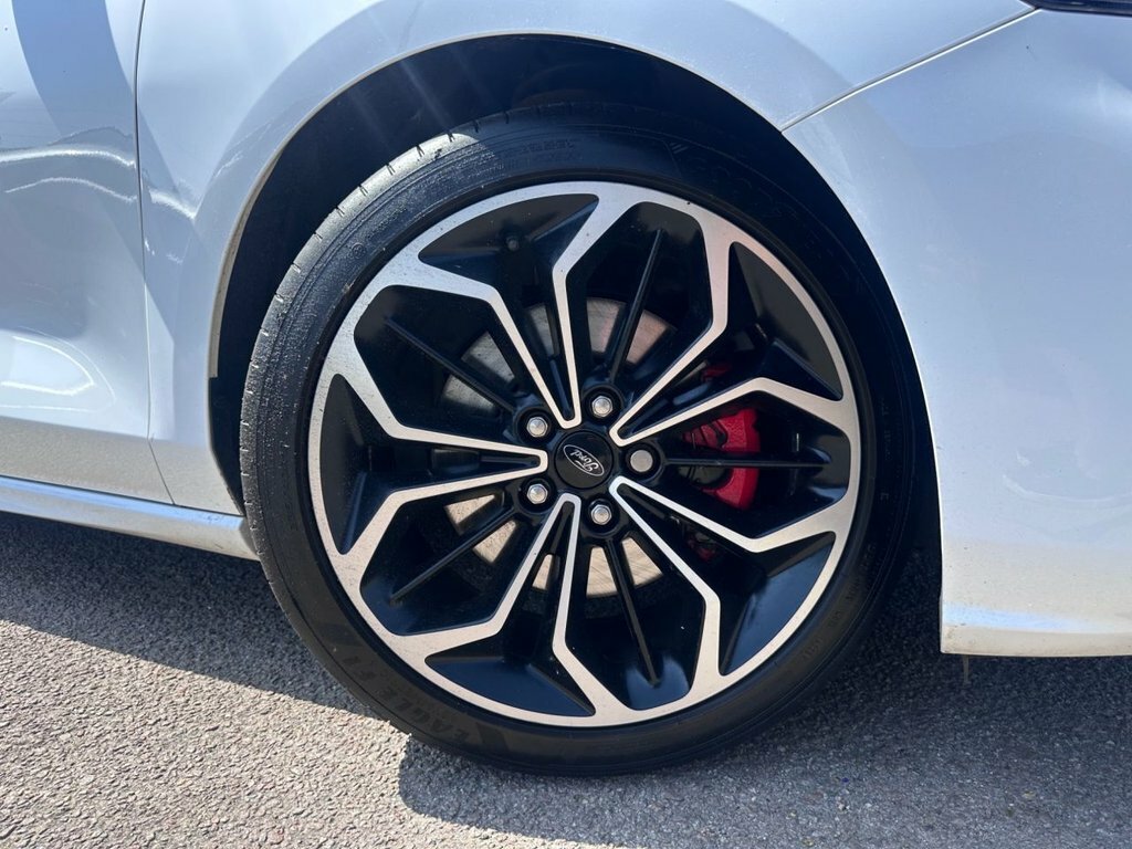 Ford Focus 1.5L St-line X CY19ULF White #6