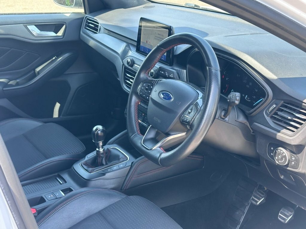 Ford Focus 1.5L St-line X CY19ULF White #4