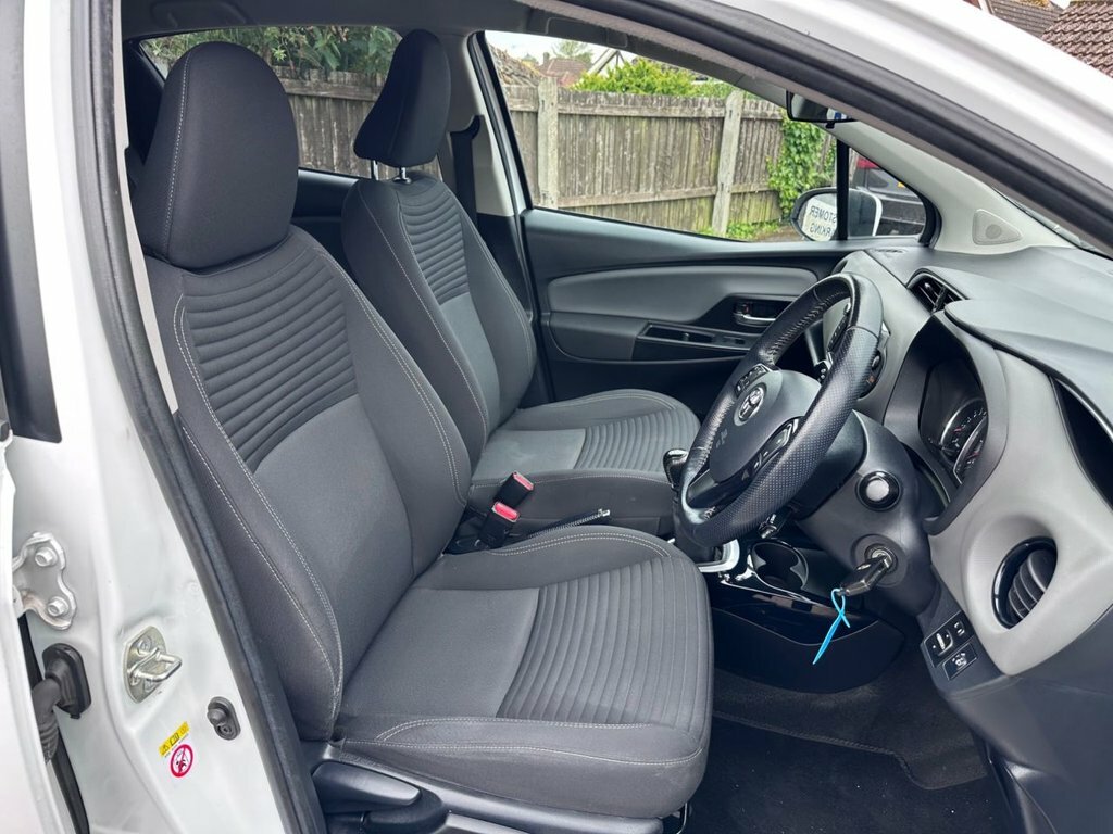 Toyota Yaris 1.3L Design SJ17WEP White #3