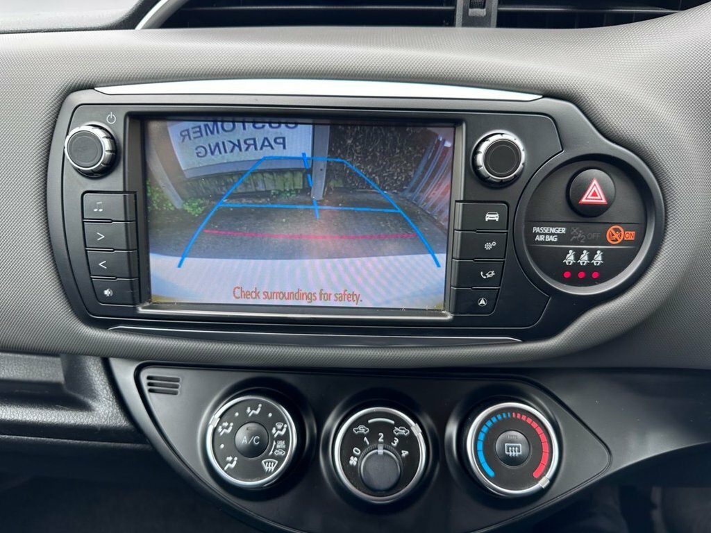 Toyota Yaris 1.3L Design SJ17WEP White #5