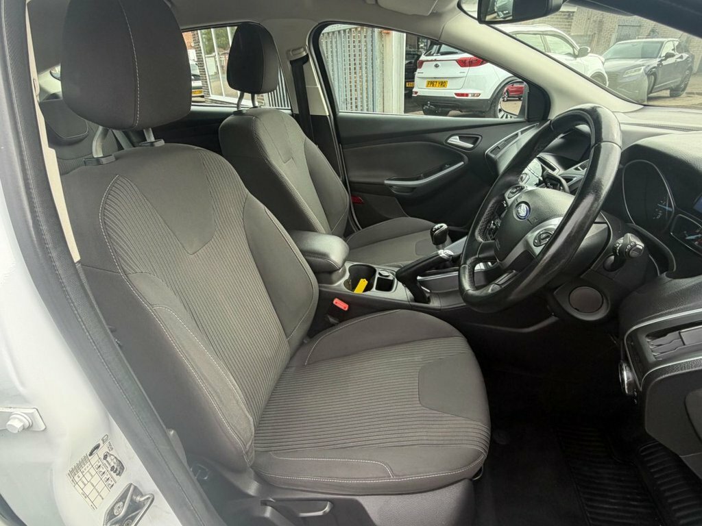 Ford Focus 1.6L Titanium Navigator VK14UCF White #3