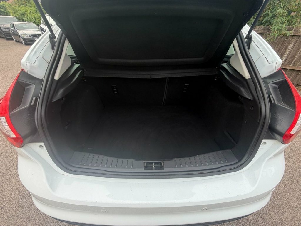 Ford Focus 1.6L Titanium Navigator VK14UCF White #6
