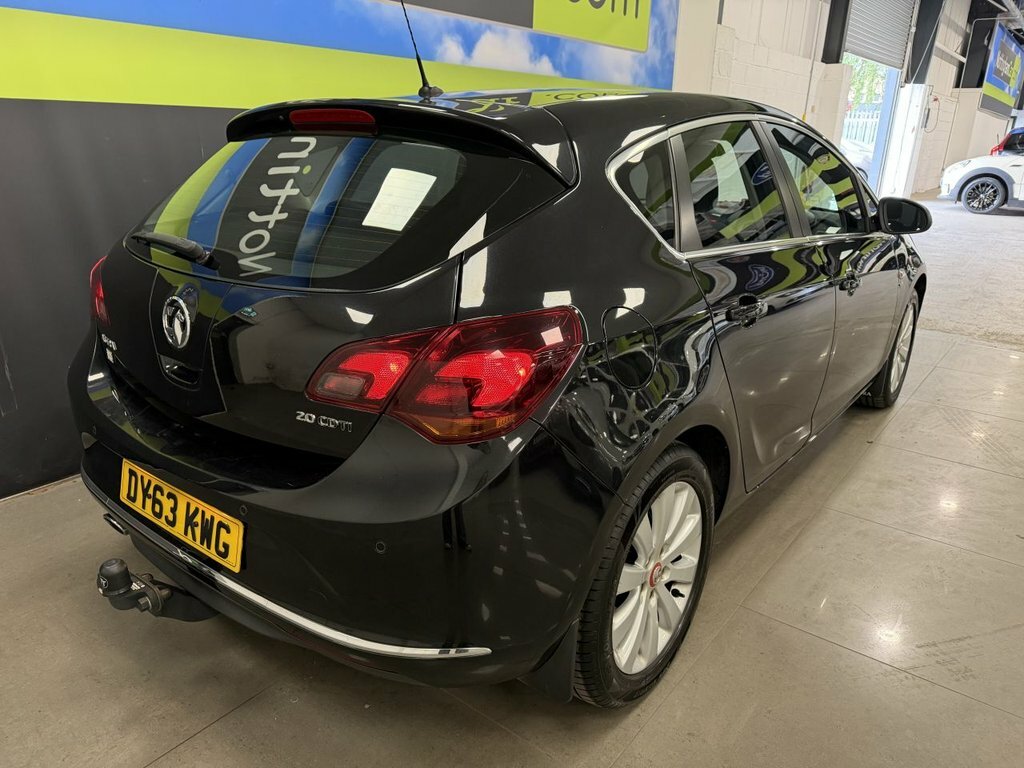 Vauxhall Astra 2L Elite Black #3