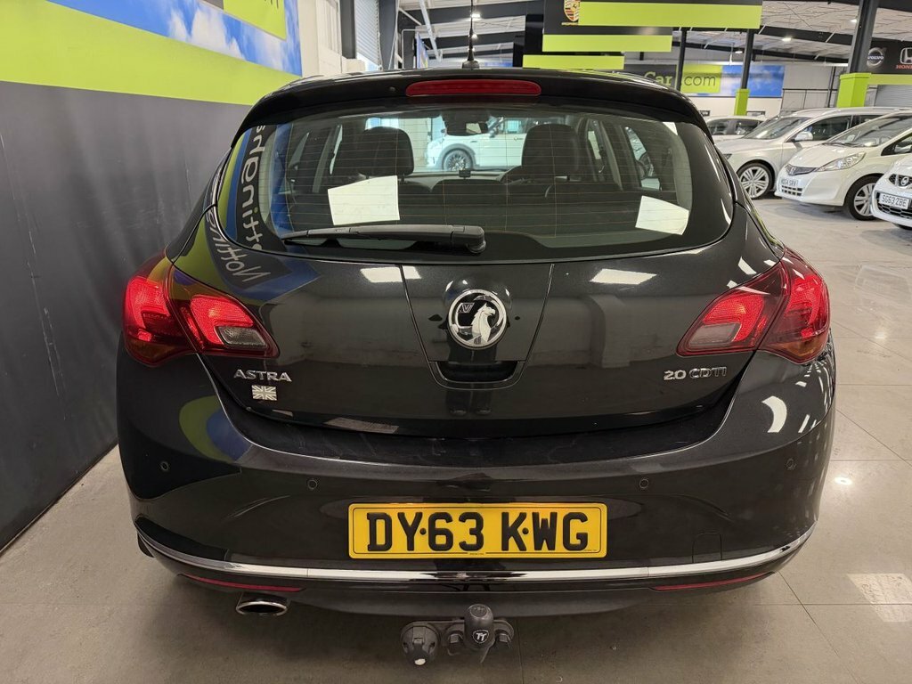 Vauxhall Astra 2L Elite Black #4