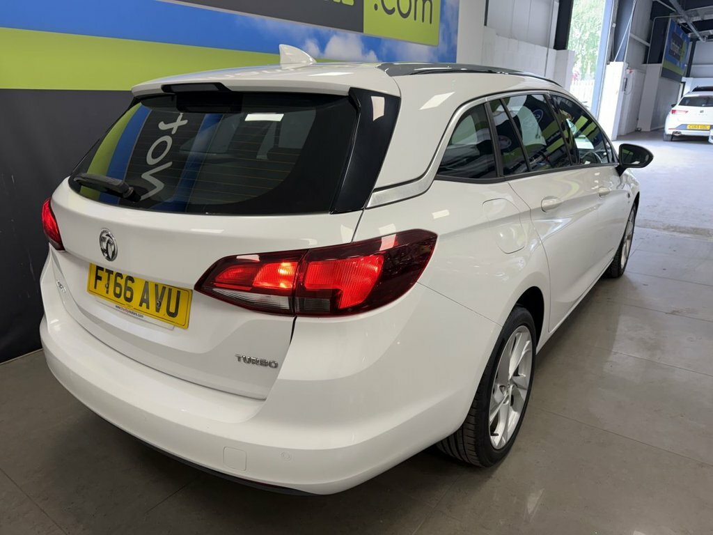 Vauxhall Astra 1.4L Sri Nav FT66AVU White #4