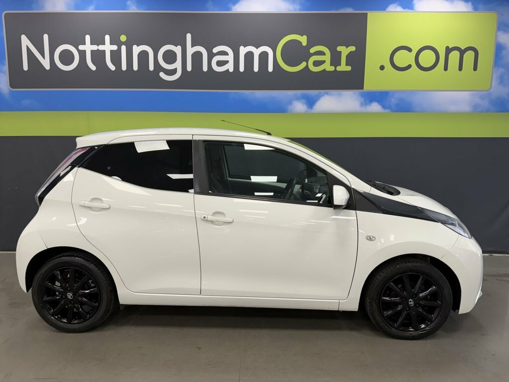 Toyota Aygo 1L X-style DE67ELU White #4