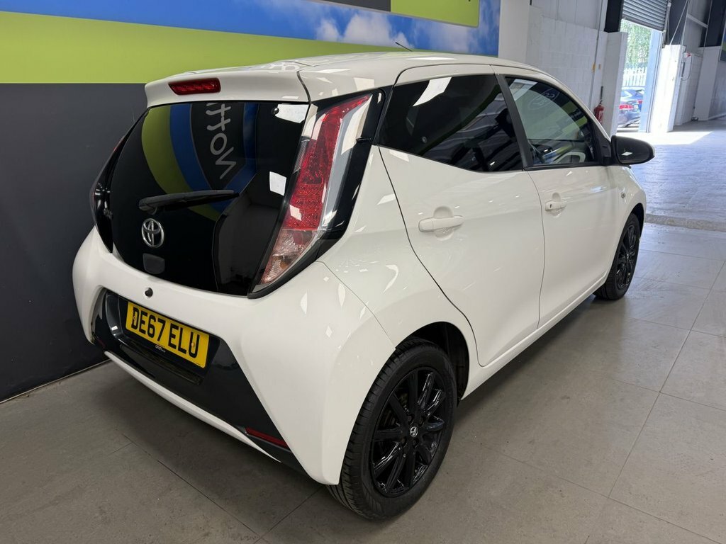 Toyota Aygo 1L X-style DE67ELU White #5